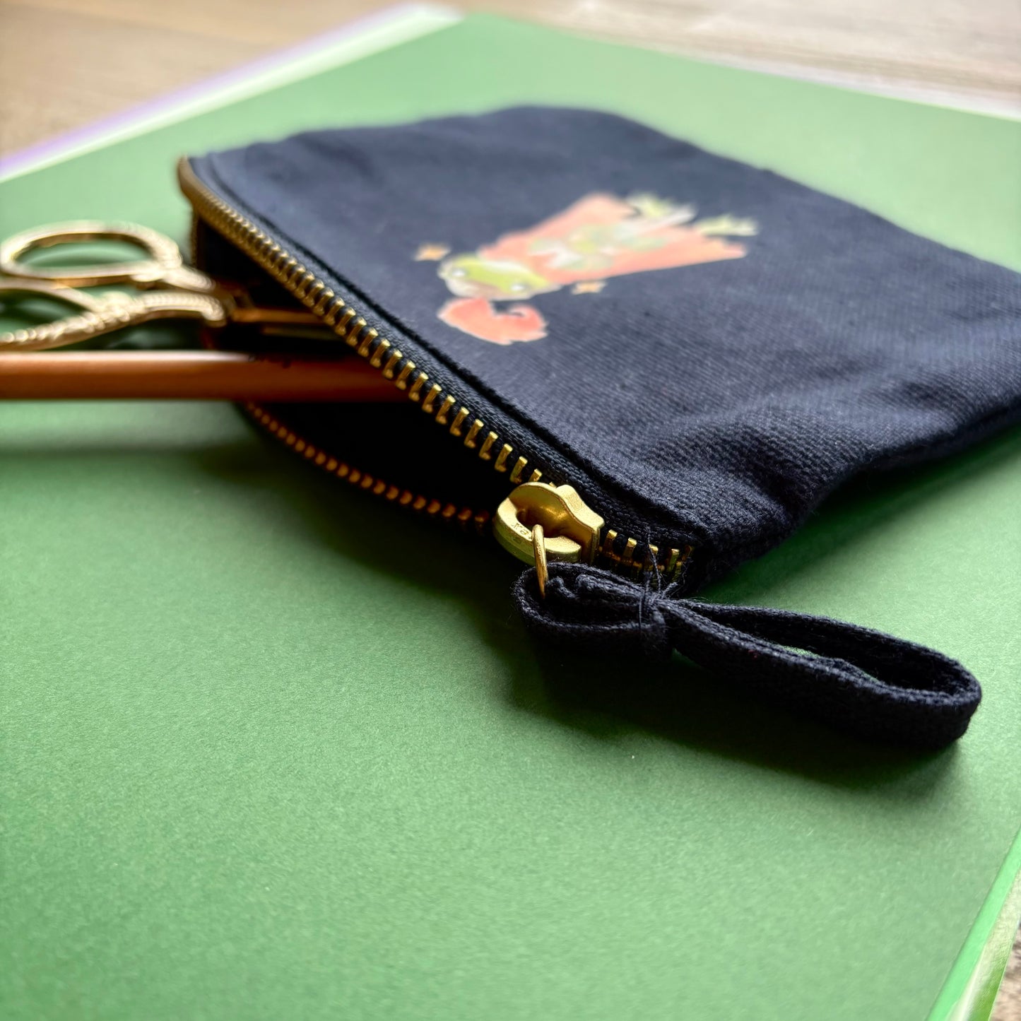 Knight frog - pouch